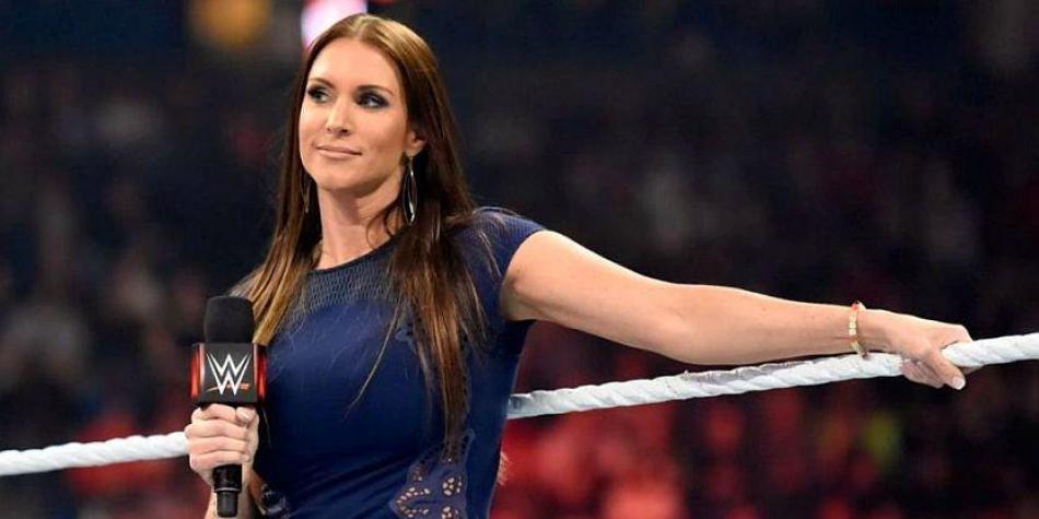 Stephanie McMahon apoya la llegada de Rob Gronkowski a WWE