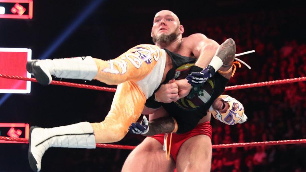 WWE podría haber prohibido un movimiento de Lars Sullivan