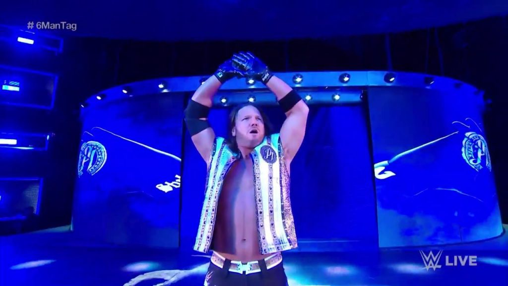 AJ Styles llega a WWE RAW haciendo equipo con Seth Rollins y Roman Reigns