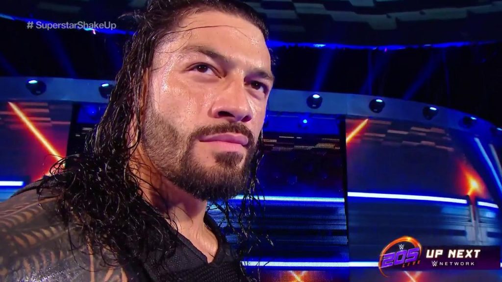 Roman Reigns llega a SmackDown Live atancando a Vince McMahon