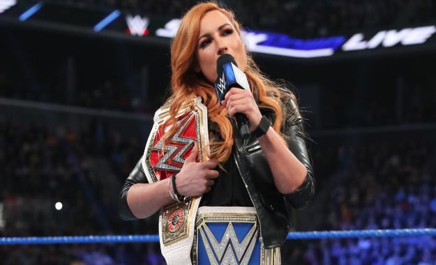 Becky habla sobre si se tiene que unificar los Títulos Femeninos de Raw y SmackDown