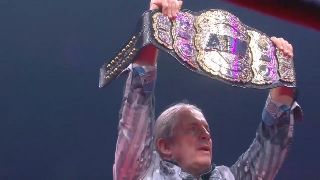 Bret Hart presenta el campeonato mundial de AEW en Double or Nothing