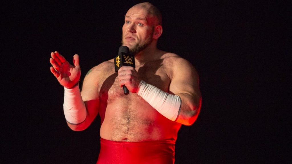 WWE multa a Lars Sullivan por sus comentarios racistas