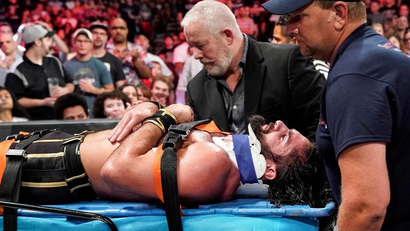 Rollins enviado al hospital tras RAW