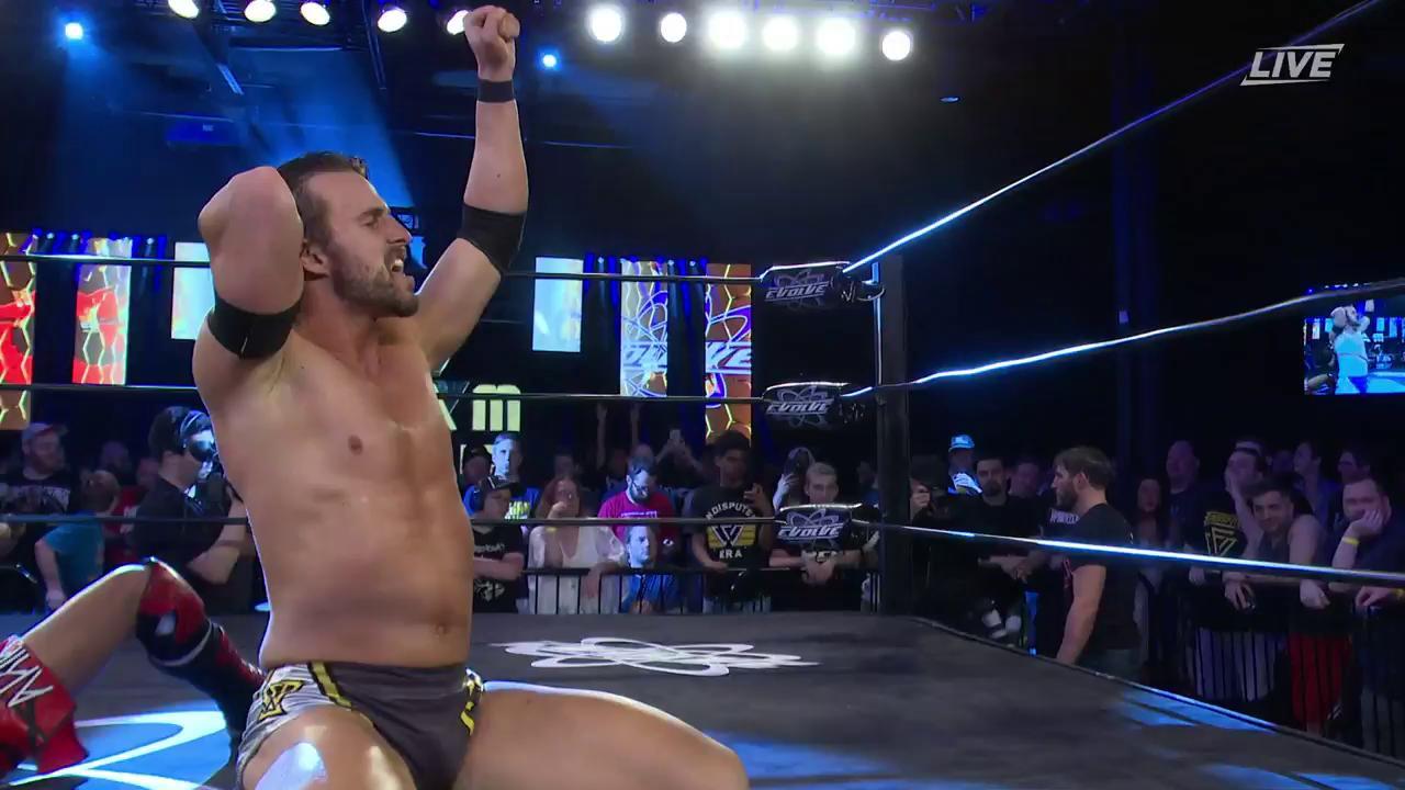 Adam Cole retiene el campeonato de NXT en Evolve 10 th Anniversary Adam Cole retiene el campeonato de NXT en Evolve 10 th Anniversary