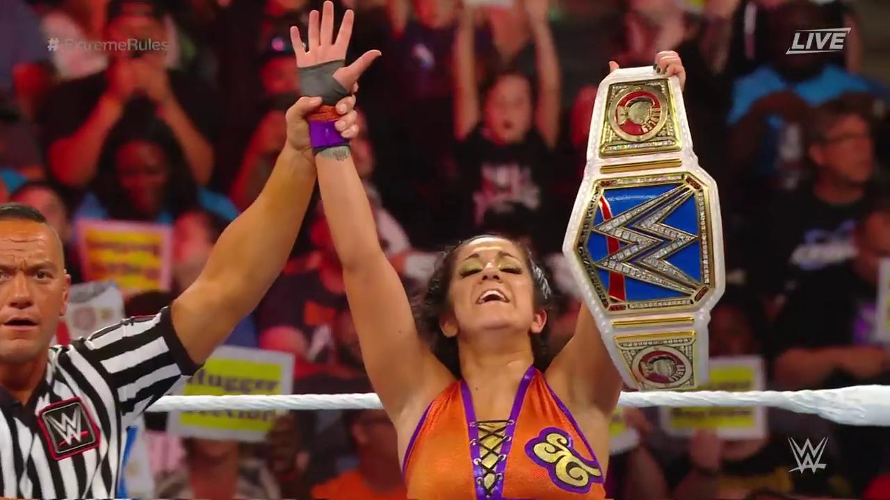 Bayley retiene el campeonato femenino en WWE Extreme Rules Bayley retiene el campeonato femenino en WWE Extreme Rules