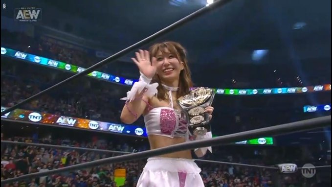 Riho se corona primera Campeona Femenina en AEW Dynamite