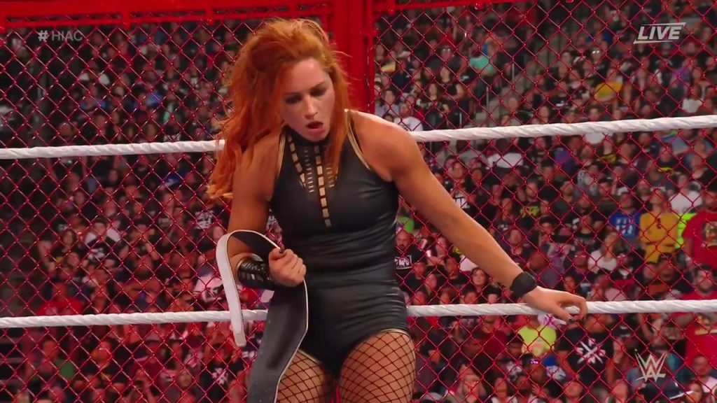 Becky Lynch retiene el Campeonato Femenino de Raw en WWE Hell in a Cell