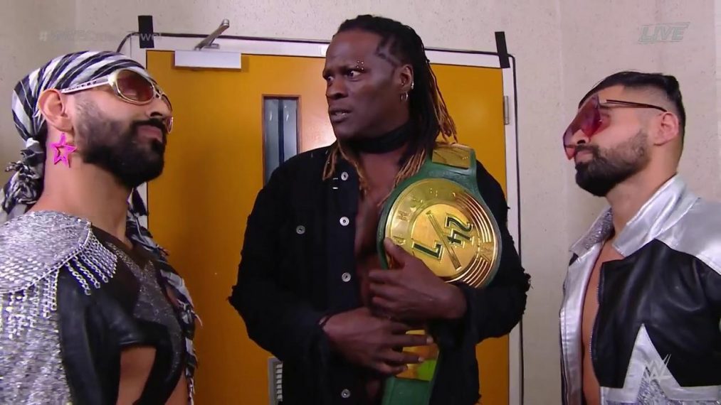 Samir Singh gana el Campeonato 24/7 en WWE Crown Jewel 2019