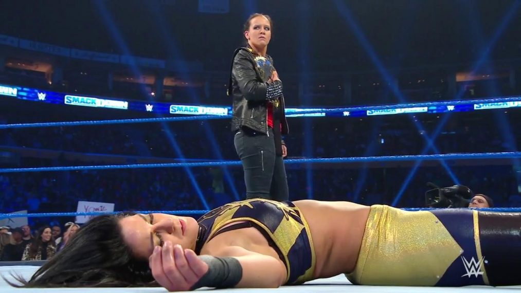 Bayley retiene el Campeonato pero es atacada por Shayna Baszler Bayley retiene el Campeonato pero es atacada por Shayna Baszler