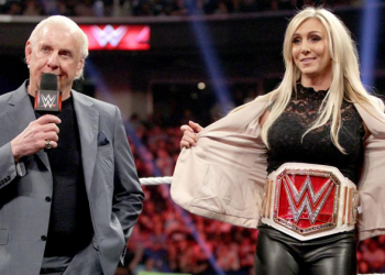 Ric Flair no está contento con el trato a Charlotte