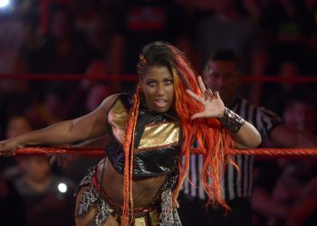 Ember Moon Título 24/7