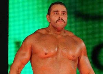Rusev advierte que pronto será agente libre