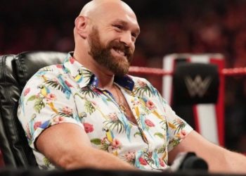 Braun Strowman reta a Tyson Fury en WrestleMania 36