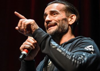 Referencias al posible debut de CM Punk en AEW Dynamite Fight for the Fallen 2021