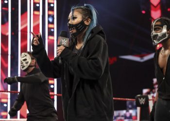 El roster de Raw se tomó con risas el debut de RETRIBUTION