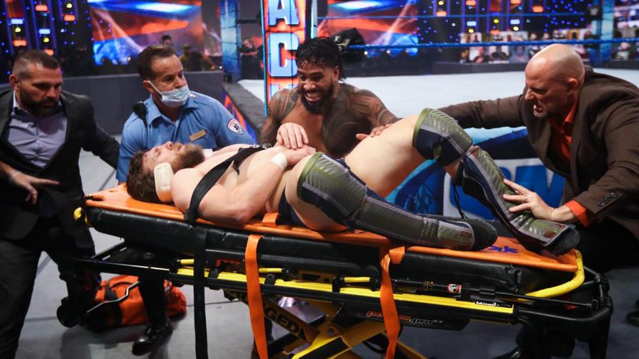 Daniel Bryan, lesionado en SmackDown tras el ataque de Jey Uso