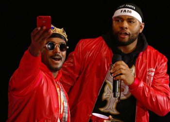 Angelo Dawkins propone un nuevo diseño para el Campeonato por Parejas Indiscutido de WWE