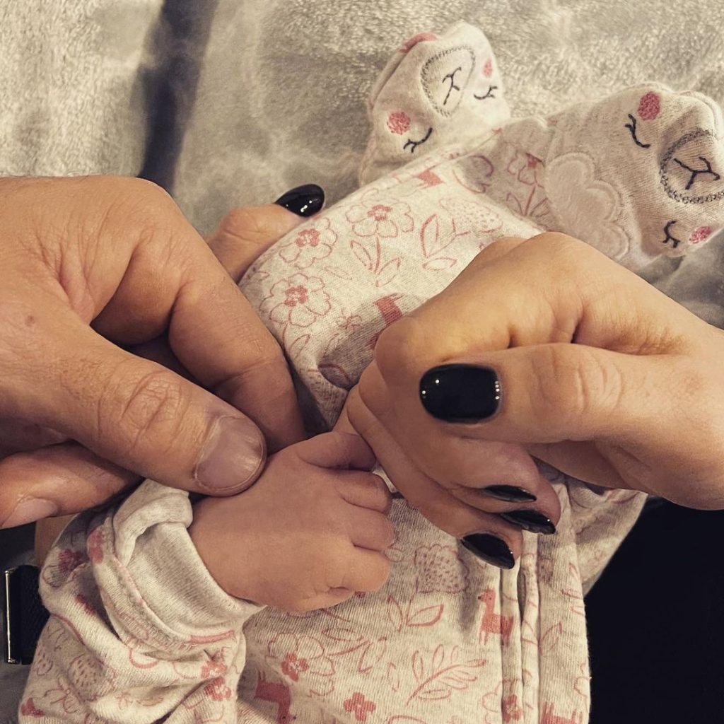 Becky Lynch anuncia el nacimiento de su hija