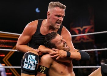 Stone Cold habla sobre Pat McAfee y su habilidad en el micro