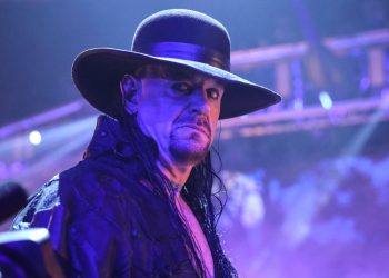 The Undertaker mantuvo una larga charla con Happy Corbin para ayudarle a mejorar