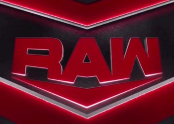 Varias superestrellas en backstage durante el último episodio de RAW