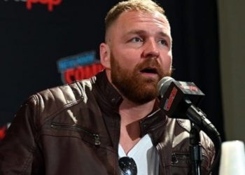 Jon Moxley no cree que una alianza entre WWE y AEW sea posible.