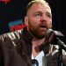 Jon Moxley no cree que una alianza entre WWE y AEW sea posible. Jon Moxley no cree que una alianza entre WWE y AEW sea posible.