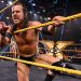 Adam Cole elimina toda referencia a WWE de su perfil de Twitter