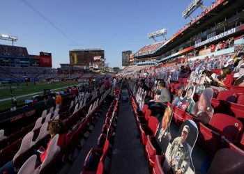 Vince McMahon en contra de los recortes de cartón para WrestleMania 37