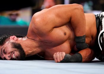 Mustafa Ali habría estado luchando manteniendo una lesión