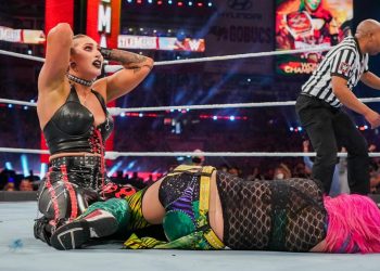 Rhea Ripley gana el Campeonato Femenino de RAW en WrestleMania 37