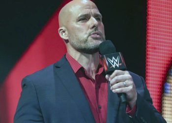 Adam Pearce podría tener un nuevo rol en backstage