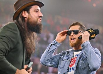 Kyle O'Reilly y Cameron Grimes en NXT