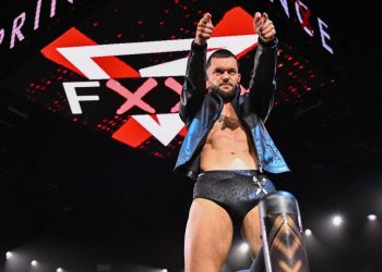 Finn Bálor podría haber sufrido una lesión recientemente