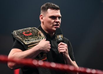 GUNTHER cree que su reinado de 870 días con el Campeonato de NXT UK no es comparable con el de Roman Reigns