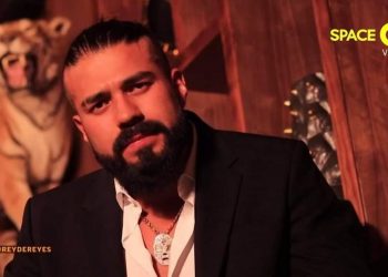 Andrade aparece en AAA y reta a Kenny Omega a un combate por el Megacampeonato Mundial