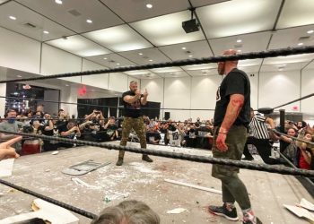 Jon Moxley vuelve a aparecer en GCW para confrontar a Nick Gage