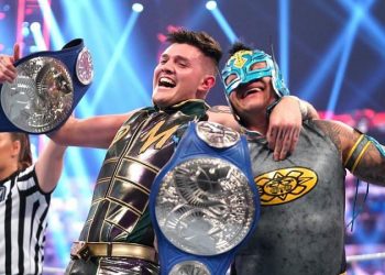Rey Mysterio y Dominik, campeones