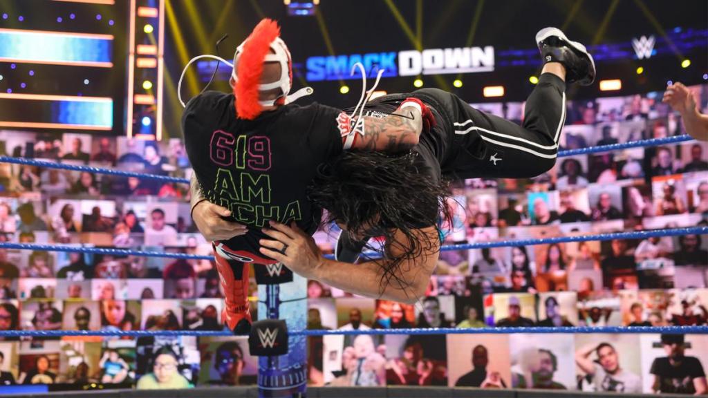 Roman Reigns y Rey Mysterio en SmackDown
