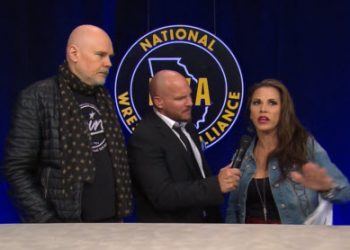 Mickie James aparece en NWA para anunciar un PPV exclusivo de mujeres