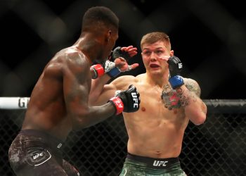 Israel Adesanya y Marvin Vettori cerca de llegar a las manos en la rueda de prensa previa a UFC 263