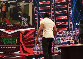 Drew McIntyre destroza la moto de Jinder Mahal en RAW