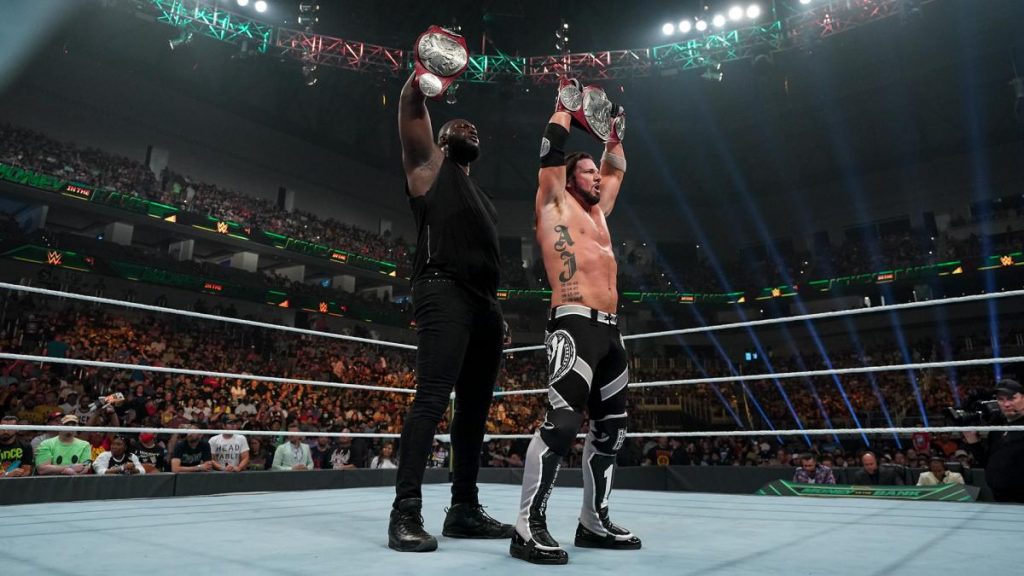 AJ Styles y Omos retienen los Campeonatos por Parejas de RAW en Money in the Bank 2021