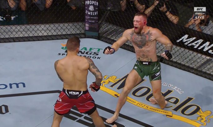 Conor McGregor se lesiona gravemente en su combate ante Dustin Poirier en UFC 264