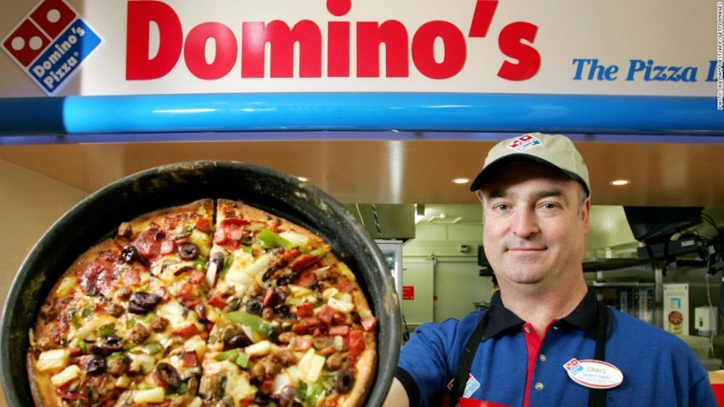 Domino's Pizza se molesta con AEW y evalúa retirar su publicidad