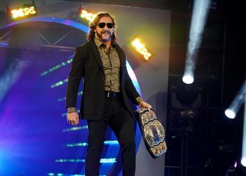 Kenny Omega tendrá que someterse a múltiples operaciones