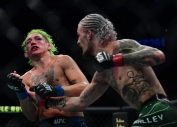 Sean O'Malley se lleva la victoria ante Kris Moutinho en UFC 264