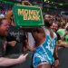Vince McMahon feliz por ver a Big E con el maletín en Money in the Bank