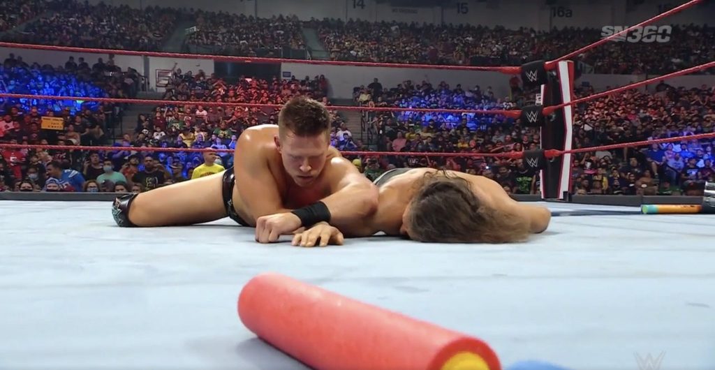 The Miz traiciona a John Morrison en WWE RAW
